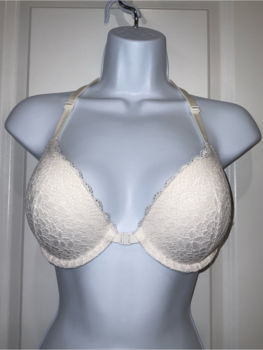 Xhilaration Cream Lace Front-Close Racerback Push-Up Bra (36C)